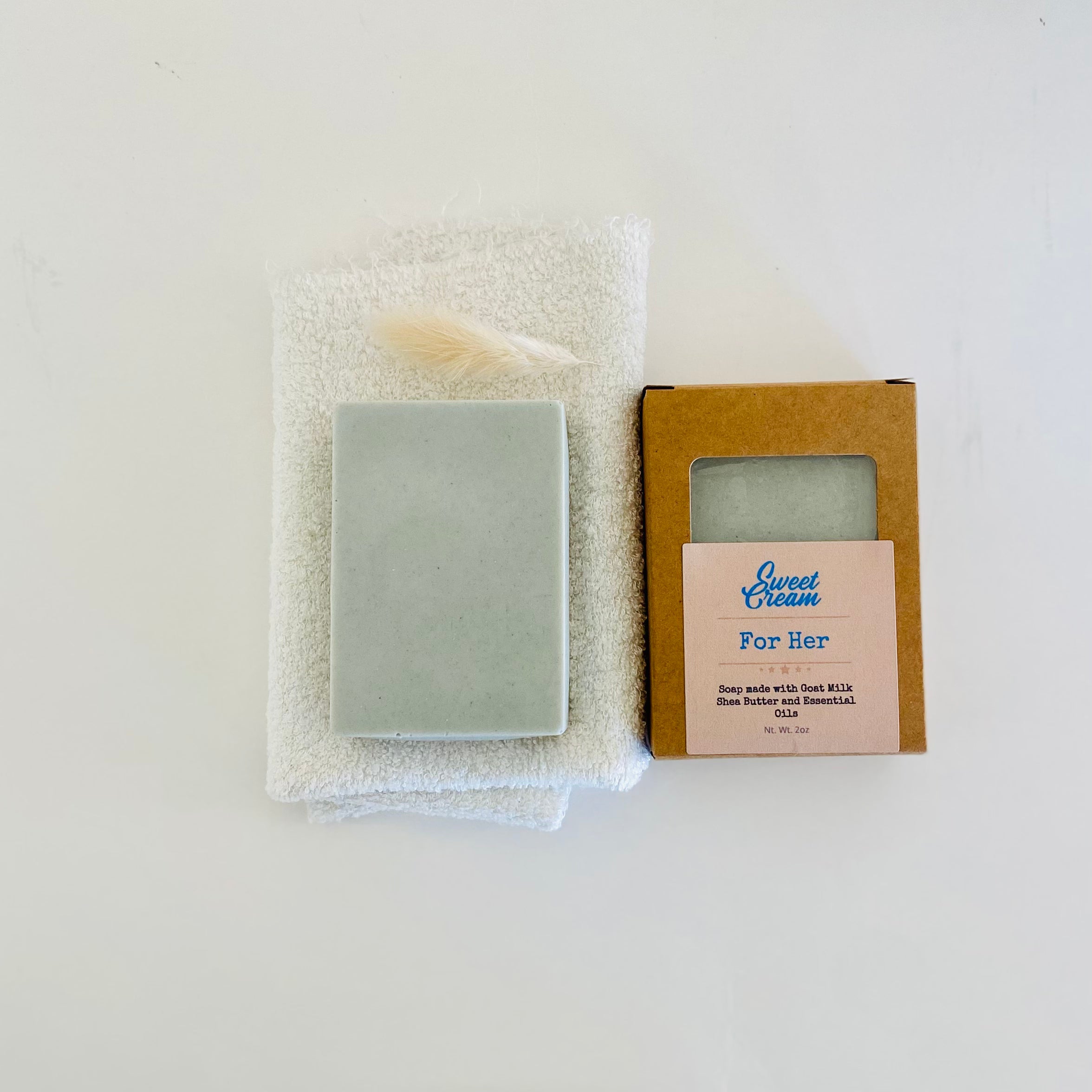 For Her, soap is packed with natural ingredients to cleanse your skin without stripping away your body's natural essence. Made with Abercrombie and Fitch elegant organic fragrance oil and a hint of peach notes. 